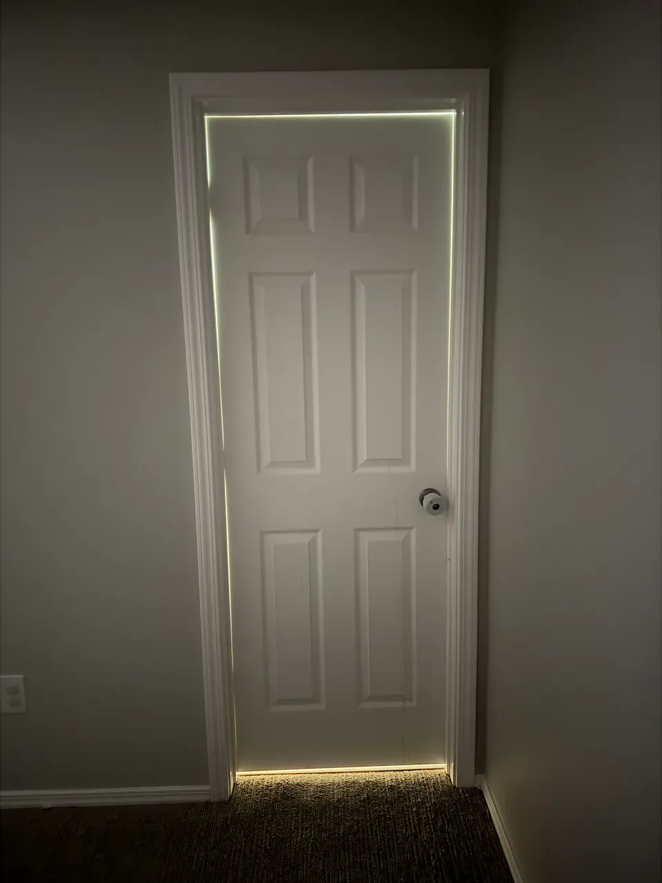 Light visible around the full perimeter of a closed interior door